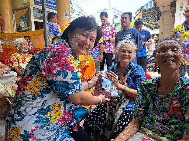 Unithai Shipyard & Engineering Ltd. participated in the Songkran water-pouring ceremony for the elderly as part of the Songkran Festival for the year 2567. This event took place in 11 communities surrounding the company and was organized by the Laem Chabang Municipality. The purpose of this tradition is to pay respect to the elderly and celebrate the Thai New Year. During the ceremony, water is poured over the hands of the elderly as a gesture of goodwill and blessings.