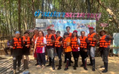 Unithai Logistics and Unithai Warehouse organized activities to block waste into community aquatic animal conservation areas and mangrove forests.