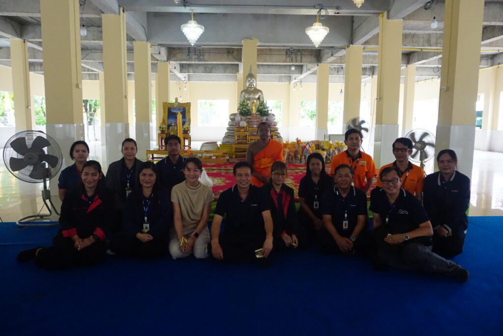 Management and staff of Unithai Container Terminal participated in the Candle Offering Ceremony for Buddhist Lent.