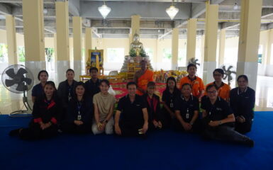 ผู้บริหารและพนักงานท่าเรือยูนิไทย ร่วมกิจกรรมถวายเทียนพรรษา